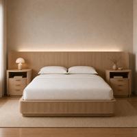Lit en bois massif de style américain haut de gamme moderne, avec tête de lit à plateforme étendue et table de chevet, disponible en tailles Cal King, Queen et Full.