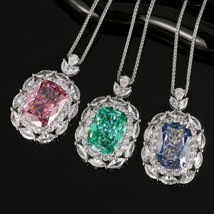 Collier Pendentif Grand Halo en Laiton avec Zircon Cubique de Haute Qualité Anti-ternissement Style Vintage pour Cadeau de Festival - Vente en Gros - Product Image 2