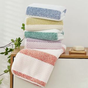 Serviette de Bain Simple et Confortable en Coton Rayée Antimicrobienne Tendance Rembourrée en Polaire Corail pour Adulte Douce pour la Peau Respirante Hôtel Spa - Product Image 1