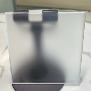Vente flash - Verre trempé ultra-transparent givré de 5 mm à 12 mm, tailles personnalisées pour la décoration industrielle et les applications de construction - Product Image 3