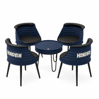 Ensemble de fauteuils lounge et table basse bleu marine inspiré des fauteuils baril, avec 4 fauteuils rembourrés pour café, hôtel, hall d'accueil, zone de réception
