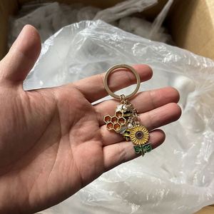 Wholesale <b>Bee</b> Sun Flower Honeycomb Keychain Metal Pendant Keyring for <b>Gifts</b> - Product Image 3