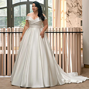 Wholesale Plain Ivory Wedding Dresses Customizable Veil Options