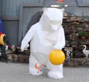 Scultura in Resina e Fibra di Vetro Personalizzata, Realistica, di <span class=keywords><strong>Orso</strong></span> Bianco Geometrico e Palla Gialla in Stile Minimalista per Arte all'Aperto - Product Image 2