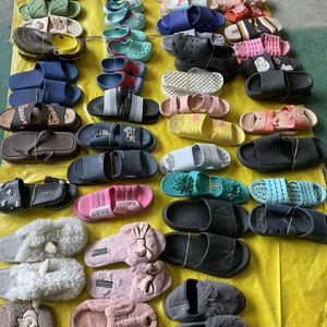 25 à 50 kg de chaussures d'occasion pour femmes, sandales et pantoufles usagées pour femmes et dames - Product Image 3