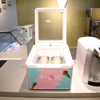 Petite vitrine réfrigérée verticale pour la présentation de gelato, de crème glacée et de sucettes glacées