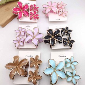 Nuevo Set de Tres Piezas de Pinzas para el Cabello de Plástico Hechas a Mano con Borde Dorado y Diseño de <span class=keywords><strong>Frangipani</strong></span>, Ideales para Moños Bajos y Peinados Semi-Arreglados - Product Image 3