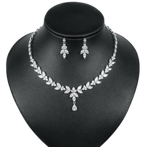 Collane da sposa con diamanti finti delicati in oro rosa oro <span class=keywords><strong>argento</strong></span> dichiarazione per <span class=keywords><strong>abiti</strong></span> senza spalline spose il giorno delle <span class=keywords><strong>nozze</strong></span> - Product Image 4