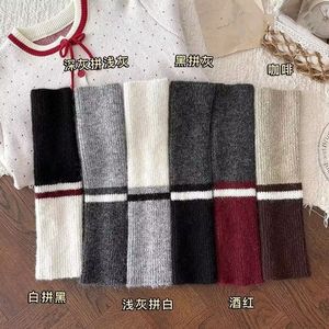 Chaussettes mi-mollet tricotées color block pour femme, style hiver chaud et confortable - Product Image 3