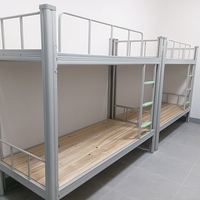 Cama litera metálica para cuatro personas, diseño duradero, para dormitorio de personal adulto, con escalera.