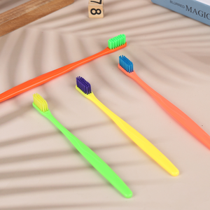 Cepillo de dientes de viaje colorido con mango de plástico y fácil de <span class=keywords><strong>llevar</strong></span> - Product Image 6