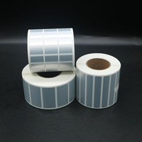 Rouleau d'étiquettes thermiques directes argentées 50 mm de largeur, imperméables, résistantes aux rayures et à l'usure, personnalisables en PET pour supermarchés et épiceries