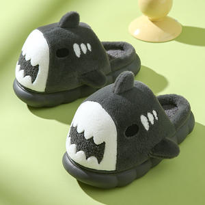 Chaussons personnalisés pour femmes, motif requin en peluche, pour intérieur/extérieur, avec design à bout fermé et semelle extérieure en EVA, confortables - Product Image 4