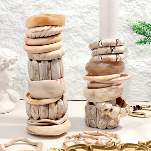 Nuovi Bracciali Irregolari alla Moda con Perline Geometriche, Gioielli Impilabili per le Feste, Accessori in Acrilico Colorato per Donne - Product Image 1