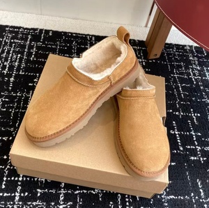 Bottes d'hiver basses en daim personnalisables pour femmes, doublées de laine, antidérapantes, chaudes, style UGG, pour l'extérieur et la neige - Product Image 1