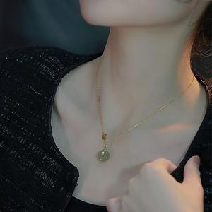 Ping mujer Ins collar Joy Fu Zi Hetian Jade colgante avanzado viento frío Cadena de clavícula joyería de latón de moda - Product Image 4