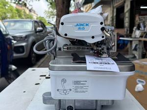 China Jack 3/4/5/6 Thread Computerized <b>Overlock</b> Machine Industrial Sewing Machine <b>for</b> <b>Sale</b> - Product Image 4