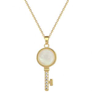 Colgante de collar de llave de concha blanca de acero inoxidable a la moda, joyería de moda de circón chapada en oro de 18 quilates para mujer - Product Image 4