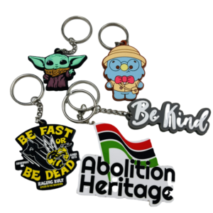 Porte-clés en PVC personnalisé avec logo, en caoutchouc souple, en forme d'animal, personnage de dessin animé, extraterrestre, pingouin, porte-clés personnalisé, vente en gros, cadeau en vrac - Product Image 1