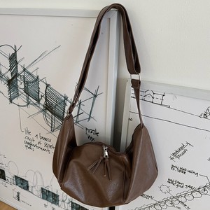 Sac à bandoulière pour femme en cuir souple grande capacité, style minimaliste, marron, noir, blanc, fermeture éclair, usage quotidien - Product Image 3