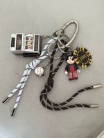 Gantungan Kunci Kepang Gaya Niche Miu, Aksesoris Tas Pasangan Blogger, Desain Personal dari Plastik dan Logam untuk Kunci Mobil & Tas Ransel