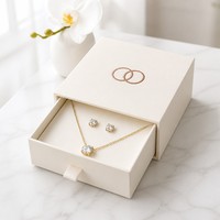 Boîte à bijoux rigide mate ivoire avec logo en feuille d'or rose, emballage de luxe personnalisé pour collier et boucles d'oreilles