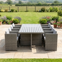 Ensemble de table et chaises de luxe pour l'extérieur, idéal pour dîner en famille, barbecue, avec foyer en rotin pour villa