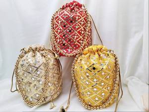 Bolsa de Potli de trabajo hecho a mano con asa de perlas y encaje de perlas Premium y Latkan mujeres bordado pesado para regalo de fiestas de boda - Product Image 6
