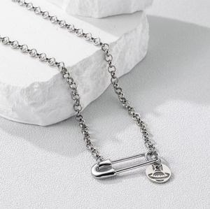 Collar de Acero Inoxidable Resistente al Óxido con Colgante de Satélite y Pasador de Seguridad - Colgante Hip-Hop Plateado, Regalo Duradero Unisex para Hombres y Mujeres - Product Image 1