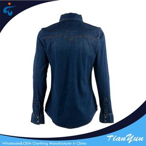 <span class=keywords><strong>Chemise</strong></span> <span class=keywords><strong>en</strong></span> <span class=keywords><strong>jean</strong></span> boutonnée classique à manches longues/retroussées pour <span class=keywords><strong>femme</strong></span> - Product Image 2