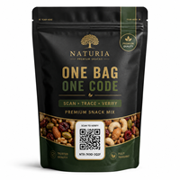 Sachet personnalisé de mélange de snacks premium avec vérification par code QR et design noir de luxe
