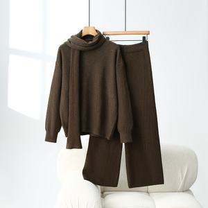 Set da 3 Pezzi Lavorato a Maglia per <span class=keywords><strong>Taglie</strong></span> <span class=keywords><strong>Forti</strong></span> Produttori di Abbigliamento Completo Invernale da Donna Personalizzato con Maglione, Pantaloni e Sciarpa - Product Image 1