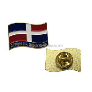 Pin de Solapa de Esmalte Duro con Bandera de la República Dominicana y Baño de Oro - Souvenirs al por Mayor de la Bandera Nacional de República Dominicana - Product Image 1