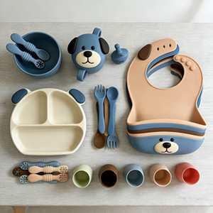 Juego de alimentación de silicona para bebés, directo de fábrica, libre de BPA, kit de comedor para niños pequeños, babero impermeable, plato con ventosa - Product Image 1