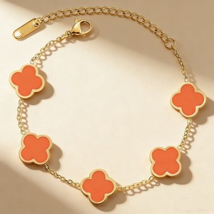 กำไลข้อมือรูปใบโคลเวอร์สี่แฉกชุบทองประดับด้วยสีดำ ทำจากสแตนเลสสตีล สำหรับผู้หญิง - Product Image 2