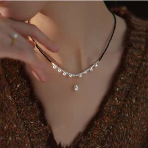 Collier de perles baroques d'eau douce naturelles populaires 2024 pour femmes, chaîne de clavicule en cristal noir taillé, frais et élégant - Product Image 5