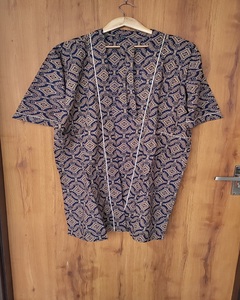 Robe Kimono Imprimée Bleue en Coton à Motifs Floraux Imprimés à la Main, Respirante, à Manches Longues, Vêtement de Nuit, Tailles Disponibles - Product Image 3