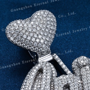 カスタムメイド メンズ レディース S925シルバー 10K 14K 18K ソリッドゴールド VVS モアサナイト ラボダイヤモンド アイスアウト ロゴ入り ネームレター ネームチャーム ペンダント - Product Image 3