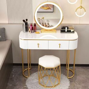 Nouvelle coiffeuse de chambre à coucher au style moderne et épuré, idéale pour les petits appartements - Product Image 4