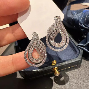 Orecchini a Goccia Traforati per Donne, Gioielli Eleganti di Moda Urbana - Product Image 4