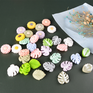 Venta al por mayor, costo de fábrica, grado alimenticio, cuentas de icosaedro de silicona personalizadas, cuentas suaves de silicona para dentición de bebé, 19mm para joyería - Product Image 4