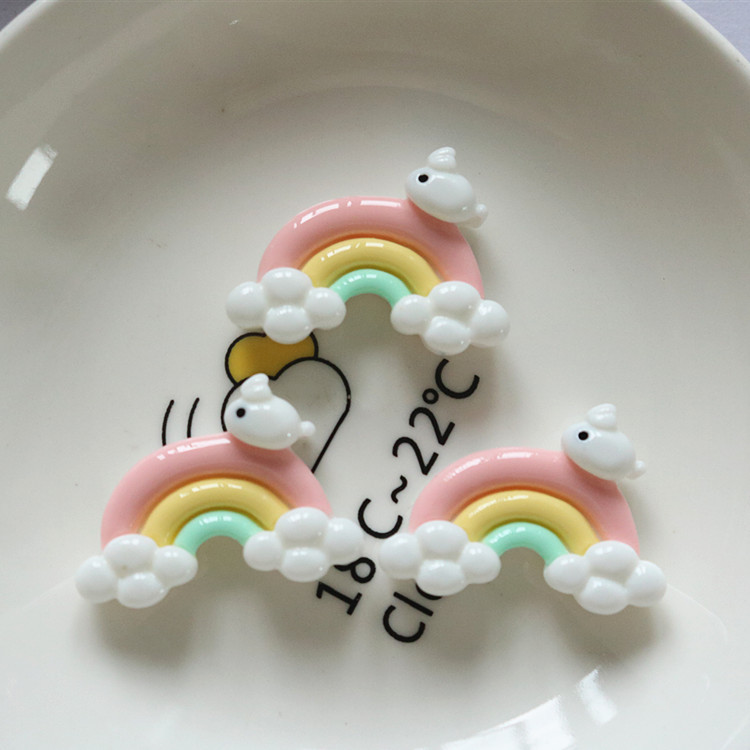 Lapin au visage brillant grimpant sur l'arc-en-ciel