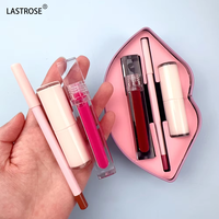 Grosir Set Lipstik 3 in 1 Pelembap Vegan Tahan Air, Kit Lipgloss Krim Lip Liner Dengan Kemasan Bibir Merah Label Pribadi