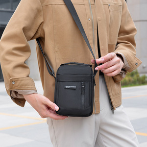 Sac de poitrine pour homme tendance, sac à dos Oxford, style décontracté, sac messager pour affaires et plein air - Product Image 4