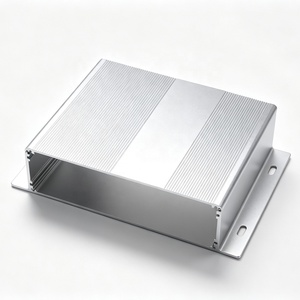 Boîtier de carte de circuit imprimé en aluminium moulé sous pression, style extrudé, pour utilisation industrielle robuste - Product Image 1