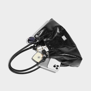 2025 nuevo diseño elegante bolso de hombro retro de moda bolso de mano de gran capacidad estilo Perezoso - Product Image 4