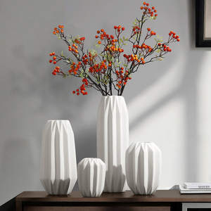 Vente en gros de vases géométriques nordiques en céramique pour la décoration intérieure Vases à fleurs de table en céramique blanche en porcelaine <span class=keywords><strong>origami</strong></span> pour la décoration intérieure - Product Image 2