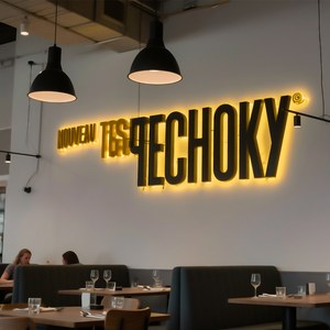 ป้ายโลโก้อะคริลิคแบบกำหนดเองพร้อมไฟ LED ติดผนัง ป้ายต้อนรับบริษัท ป้ายไฟขอบเรืองแสงสำหรับตกแต่งสำนักงานและล็อบบี้ - Product Image 4