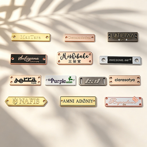 Etiquetas Metálicas Personalizadas con Logotipo en Relieve 3D, Aleación de Zinc, Accesorios para Ropa y Equipaje, MOQ de 100 Piezas - Product Image 2