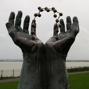 Sculpture de main en métal d'<span class=keywords><strong>art</strong></span> de jardin, grande taille, sculptures de main en bronze du monde entier - Product Image 1